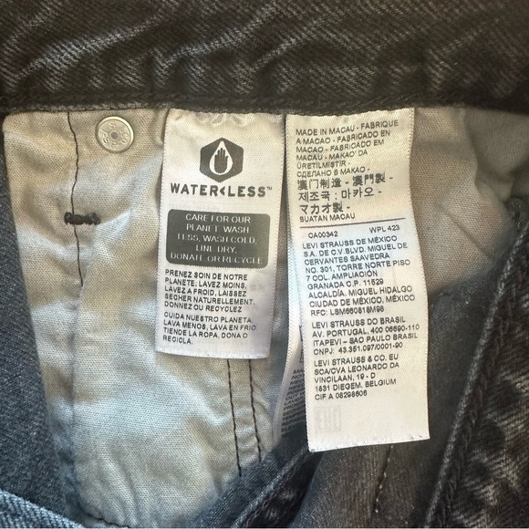 Levi 501 Jean Cut Off Shorts Raw Hem Button Fly Black Denim Size 30 Women’s - Picture 7 of 12